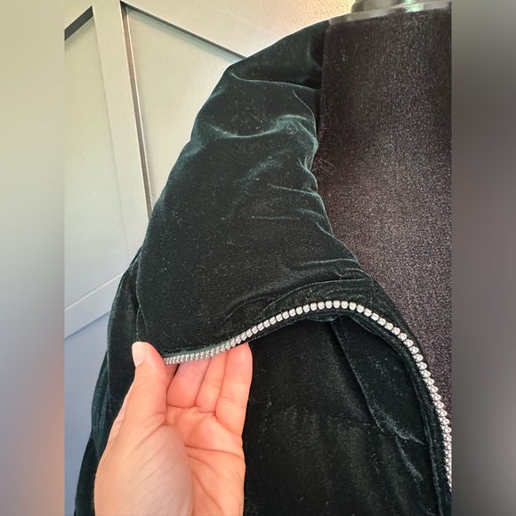 ▪️S-102XS- BCBG emerald green velvet puffer jacket mock neck - Picture 9 of 11